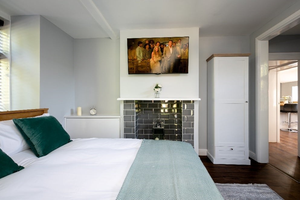 Bedroom with chimney at one warwick park